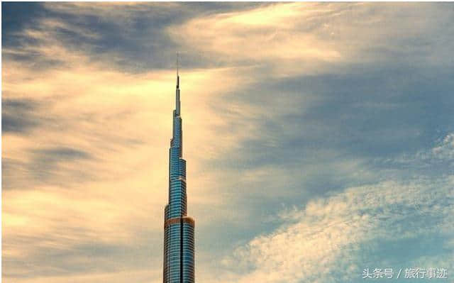 全球最高的一座楼，耗资约300亿美元，可同时容纳近100万人