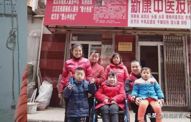 在武汉的小巷子里，上过《鲁豫有约》的轮椅红娘，做了这件事……