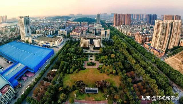 在武汉，这条档次最高、景观最美的世界级大道究竟是什么模样？