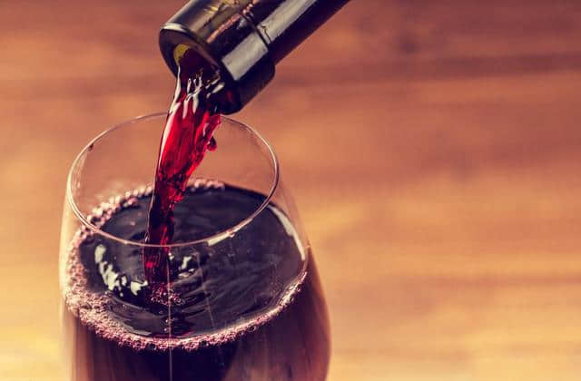 有关葡萄酒的介绍，葡萄美酒夜光杯，相逢知己共举杯