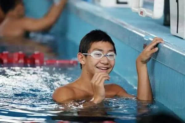 全运赛场的4个华裔游泳少年：回到祖国 处处感到温暖
