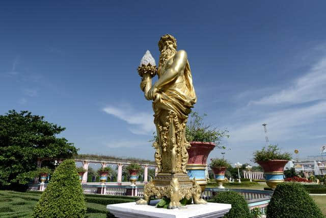 芭堤雅富贵黄金屋 ，泰国政府议事找他借会场的土豪庄园