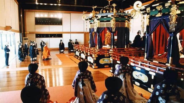 日本天皇今日登基：唐风仪式是如何被废掉的？
