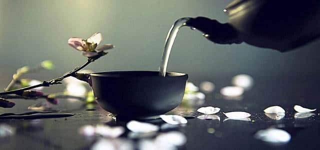 一盏清茶一首诗，品茶读诗，浮生如梦