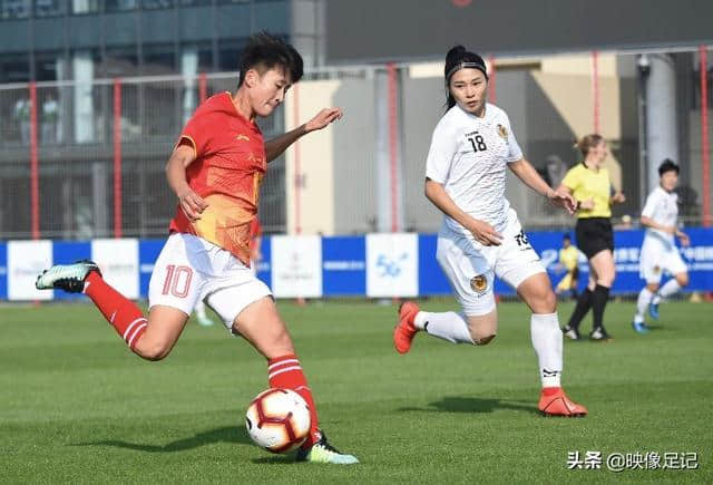 为国而战丨中国女足3-0韩国，娄佳惠、徐展亮相军运会赛场