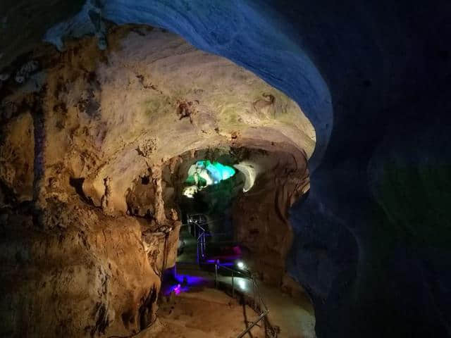 世界三大石花洞之一云浮蟠龙洞