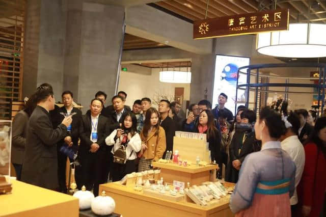 推动旅游演艺行业高质量发展观摩研讨会在华清宫举行