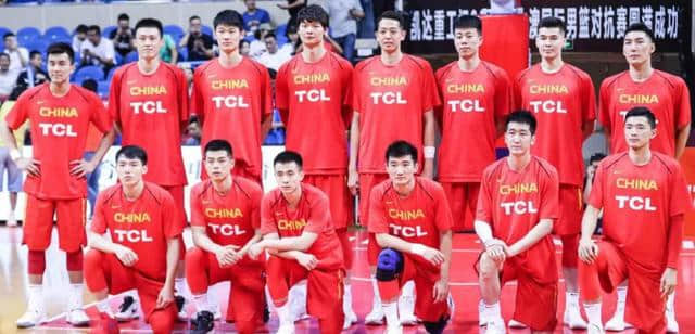 中国男篮世锦赛回顾：黄金一代横空出世，新星后人望姚明之项背