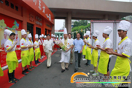 烹饪名师王学文为江西新东方学子带来精彩的厨艺课！