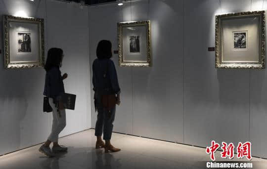 重庆举办“静水流深”朱宣咸父子作品展