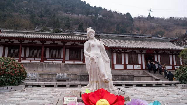 西安华清宫，中国唯一的皇家沐浴圣地，因杨贵妃在此沐浴而闻名！