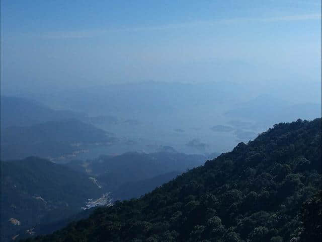 广东的这座山，既是福建千岛湖的最佳观景点，还能看到假长城