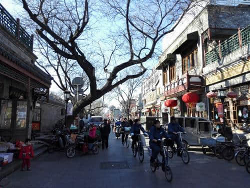 胡同深处的北京：锣鼓巷里无锣鼓 护国寺吃货扎堆