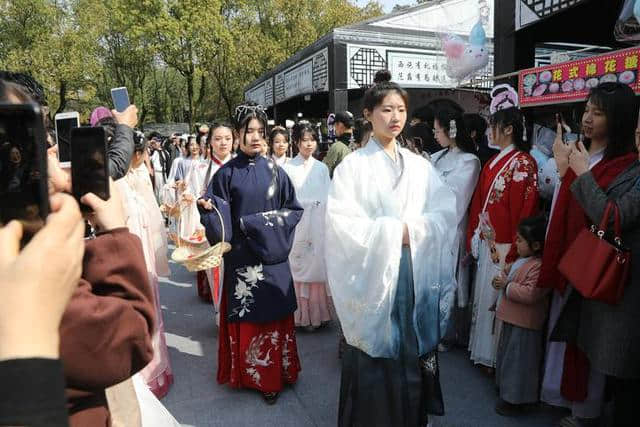 诸暨办了个“花朝节”，全国各地的汉服爱好者齐聚西施故里