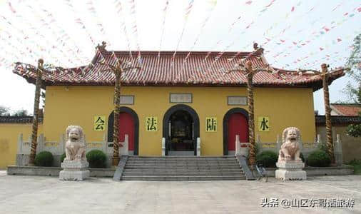 一座园林式庙宇，有袖珍九华之美誉的安徽省天长市护国寺景区