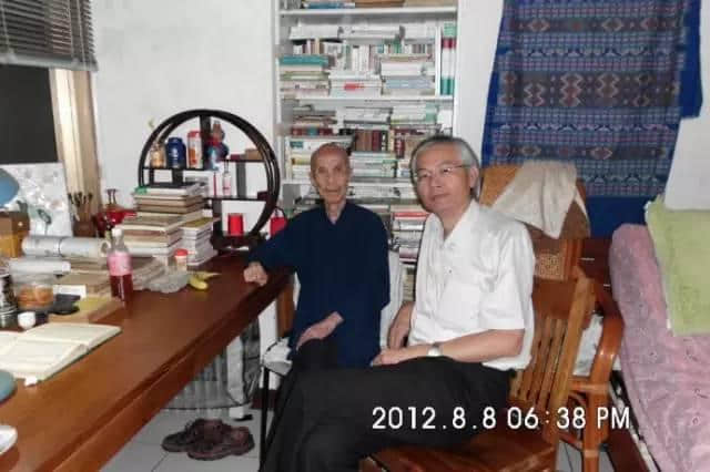 周梦蝶逝世两周年：他的书房可能是华语文豪里最简朴的