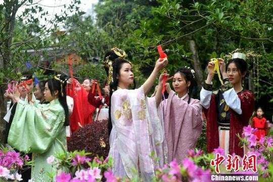 传统花朝节：汉服青少年祭花神祈福