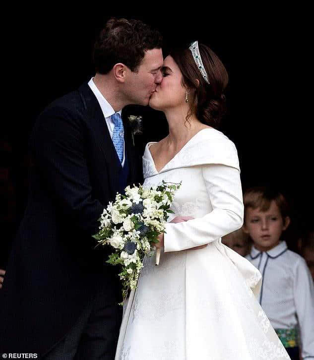 戴安娜、查尔斯婚礼之吻被评为最令人难忘的吻，背后故事很心酸