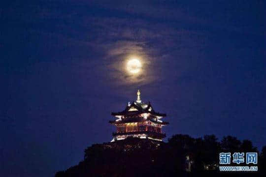 十五的月亮十六圆寓意含义 中秋节赏月吃月饼的来历简单介绍