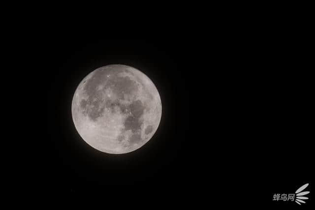 轻松制霸朋友圈　中秋节如何拍摄月亮？