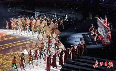 20多种中国古乐器与编钟合奏，这首乐曲专为军运会闭幕式而作