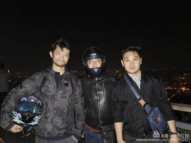 我夜骑摩托车成功登上南京紫金山最高峰头陀岭