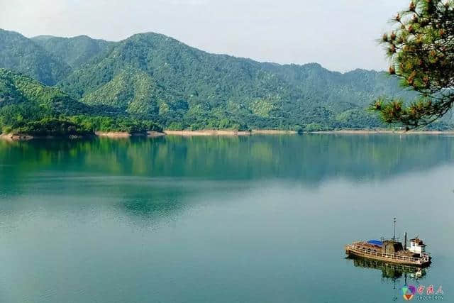 杭州人，你只知道有个西湖吧？浙江这十个堪比油画的绝美名湖，绝