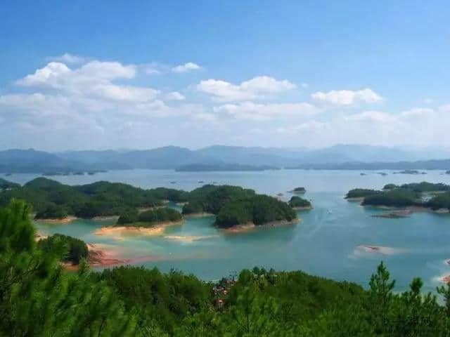 杭州人，你只知道有个西湖吧？浙江这十个堪比油画的绝美名湖，绝