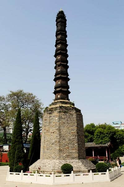 古代建筑工艺、范铁艺术的典范----济宁铁塔寺