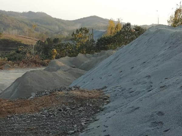 南阳市桐柏县多家矿山企业污染严重，造成桐柏山生态严重破坏