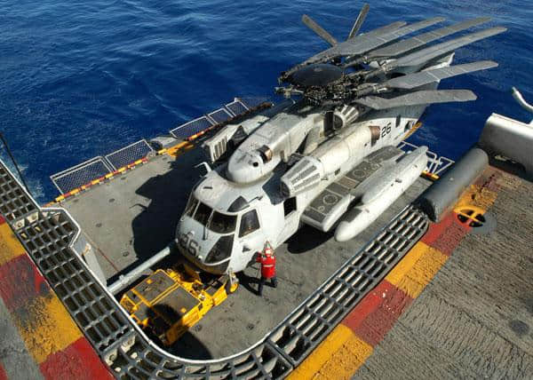 直-9搜救直升机上舰暴露了中国航母现在训练的弱点
