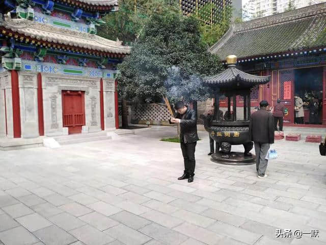 西安有一条街叫“炮房街”，街上有一座唐代皇家寺院“罔极寺”