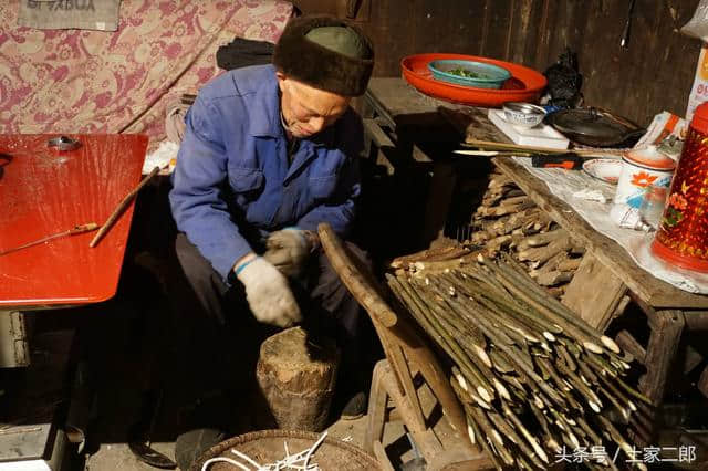 农村80元一斤的“通草”，80岁爷爷“白日昼夜”都在弄，贴补家用
