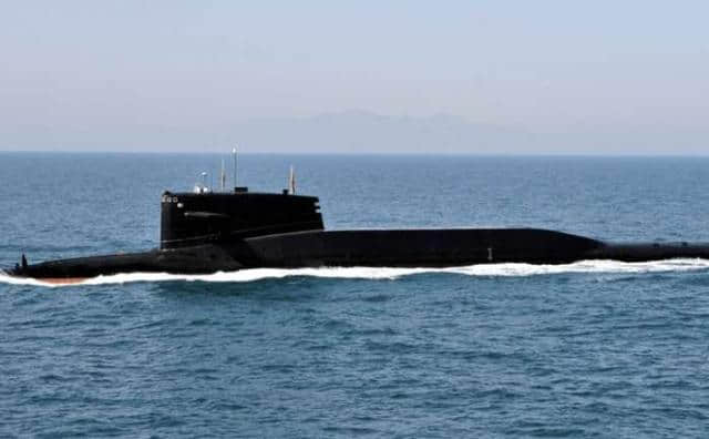 中国又一战略核潜艇现身，噪音降低20分贝，美军都汗不敢出了