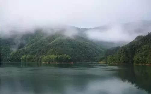 有萍乡“北戴河”之称的南坑坪村明月湖