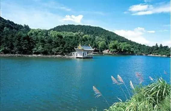 有萍乡“北戴河”之称的南坑坪村明月湖
