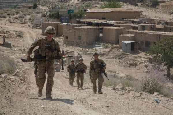 美军在阿富汗犯下灭门惨案，军士长振振有词：我们这是正当防卫