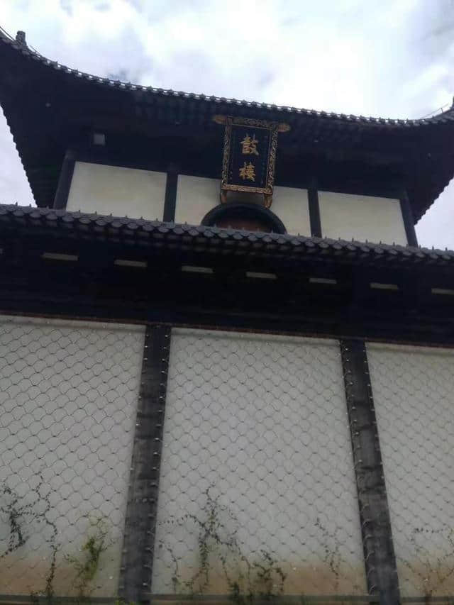 上海市普陀区现存最古老，保存最完整的寺院