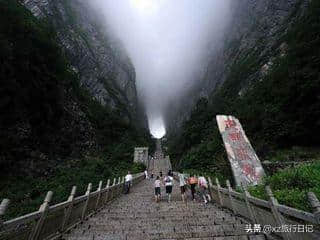 去张家界旅游，必去的旅游景区--天门山景区