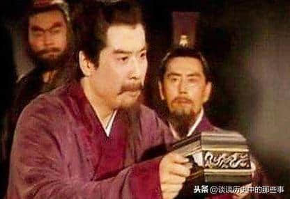 《三国演义》中刘备通过四件事让自己从一个市井之徒摇身变为皇叔