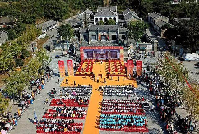 「2569祭孔」武汉新洲问津书院祭孔大典吸引众人，50名武大学生施祭孔礼