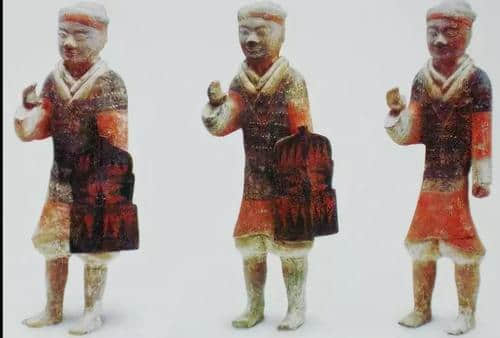 古代人们可不敢乱穿服装，那汉朝皇帝、百官、平民都穿什么衣服呢