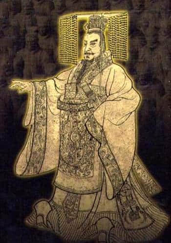 古代人们可不敢乱穿服装，那汉朝皇帝、百官、平民都穿什么衣服呢