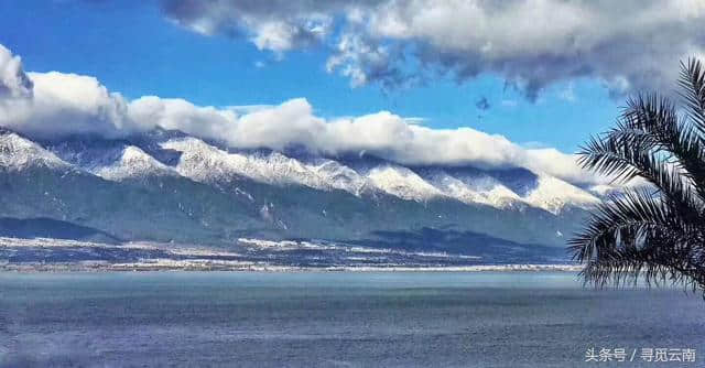 中国大理，天蓝云白，山青雪净，仰望苍山雪景，恍如走进天山人间