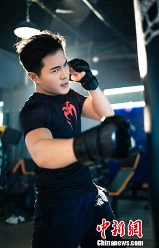 《兰陵王妃》演员张子文：热爱拳击 有严格健身计划