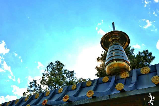 金庸笔下的天龙寺是真实存在的，现在是五A景区，游客络绎不绝