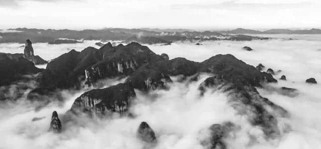 神仙居天姥山的水墨风景，比光彩更动人的是意境