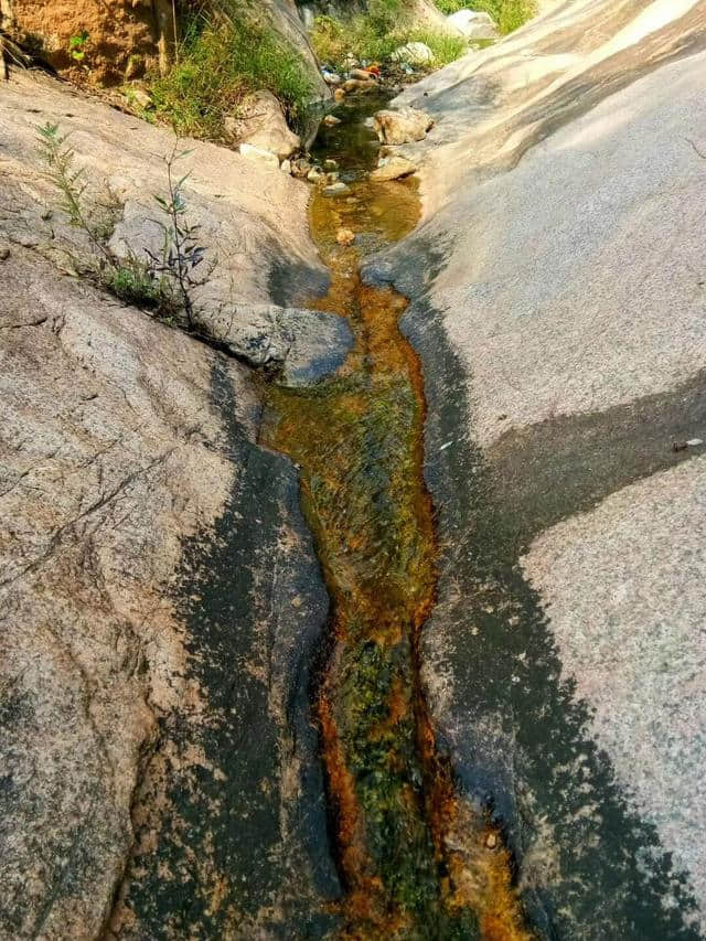 远上寒山石径斜，白云生处有人家，秋日洛阳小山村，偷得半日闲