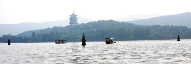 写西湖之美，苏东坡这首七绝可谓是“前无古人，后无来者”的名篇