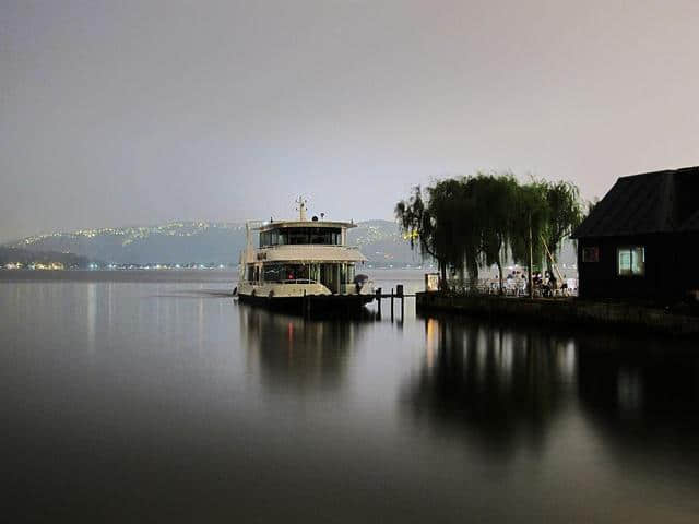 写西湖之美，苏东坡这首七绝可谓是“前无古人，后无来者”的名篇